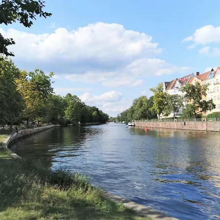 Kvh By Rockchair L Superhost Status L Boxspringbett Am Schloss Charlottenburg Welcomes You!