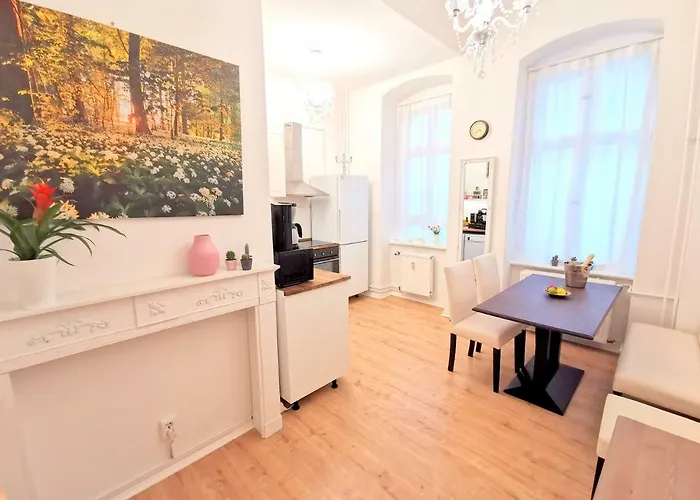 Kvh By Rockchair L Superhost Status L Boxspringbett Am Schloss Charlottenburg Welcomes You! * Berlin