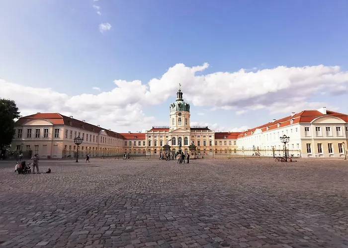 Kvh By Rockchair L Superhost Status L Boxspringbett Am Schloss Charlottenburg Welcomes You! Apartment *