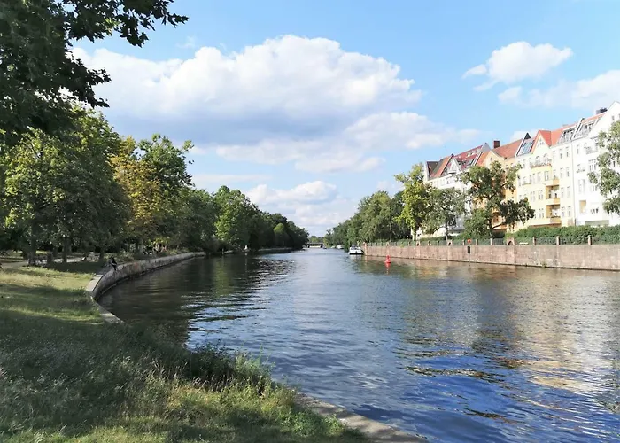 Kvh By Rockchair L Superhost Status L Boxspringbett Am Schloss Charlottenburg Welcomes You!