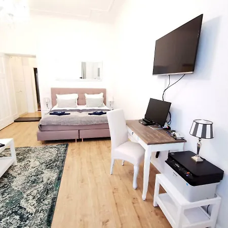 Kvh By Rockchair L Superhost Status L Boxspringbett Am Schloss Charlottenburg Welcomes You! *