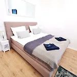 Διαμέρισμα Kvh By Rockchair L Superhost Status L Boxspringbett Am Schloss Charlottenburg Welcomes You!