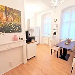 Kvh By Rockchair L Superhost Status L Boxspringbett Am Schloss Charlottenburg Welcomes You! * Βερολίνο