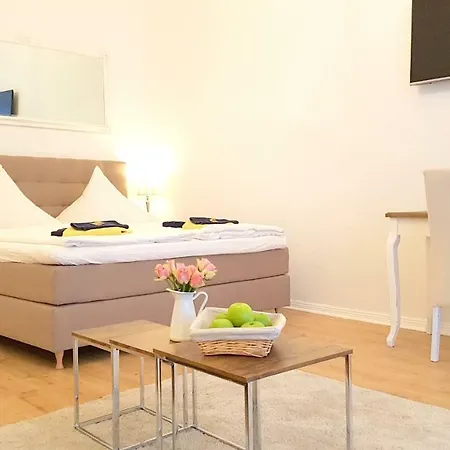 Kvh By Rockchair L Superhost Status L Boxspringbett Am Schloss Charlottenburg Welcomes You! Lejlighed