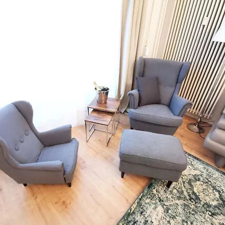 Kvh By Rockchair L Superhost Status L Boxspringbett Am Schloss Charlottenburg Welcomes You! Lejlighed Berlin