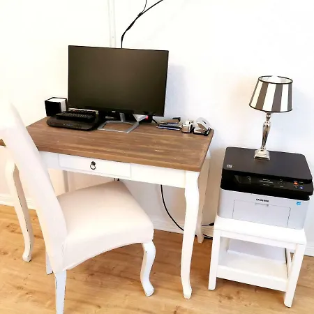 Kvh By Rockchair L Superhost Status L Boxspringbett Am Schloss Charlottenburg Welcomes You! ברלין