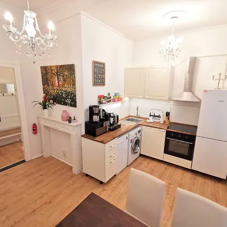 Appartement Kvh By Rockchair L Superhost Status L Boxspringbett Am Schloss Charlottenburg Welcomes You! Berlin