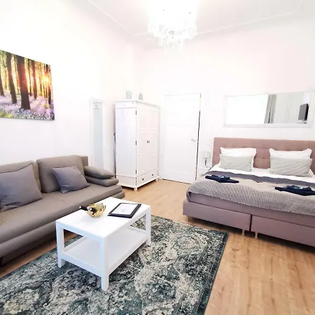 Kvh By Rockchair L Superhost Status L Boxspringbett Am Schloss Charlottenburg Welcomes You! Lejlighed *