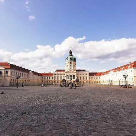 Kvh By Rockchair L Superhost Status L Boxspringbett Am Schloss Charlottenburg Welcomes You! Lejlighed *